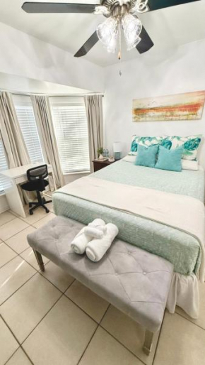 Charming Room1 in Cozy Jax House